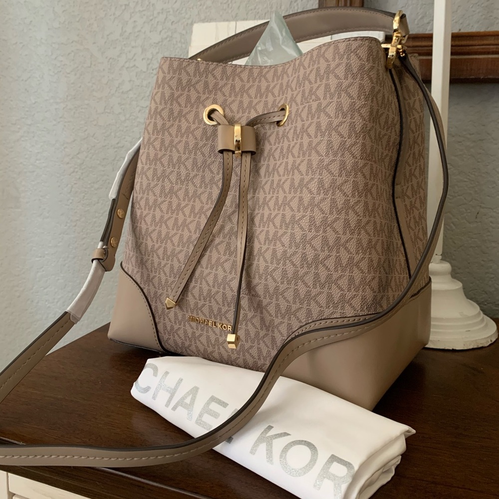 Beautiful Mk bucket shoulder bag - Picture 9 of 12